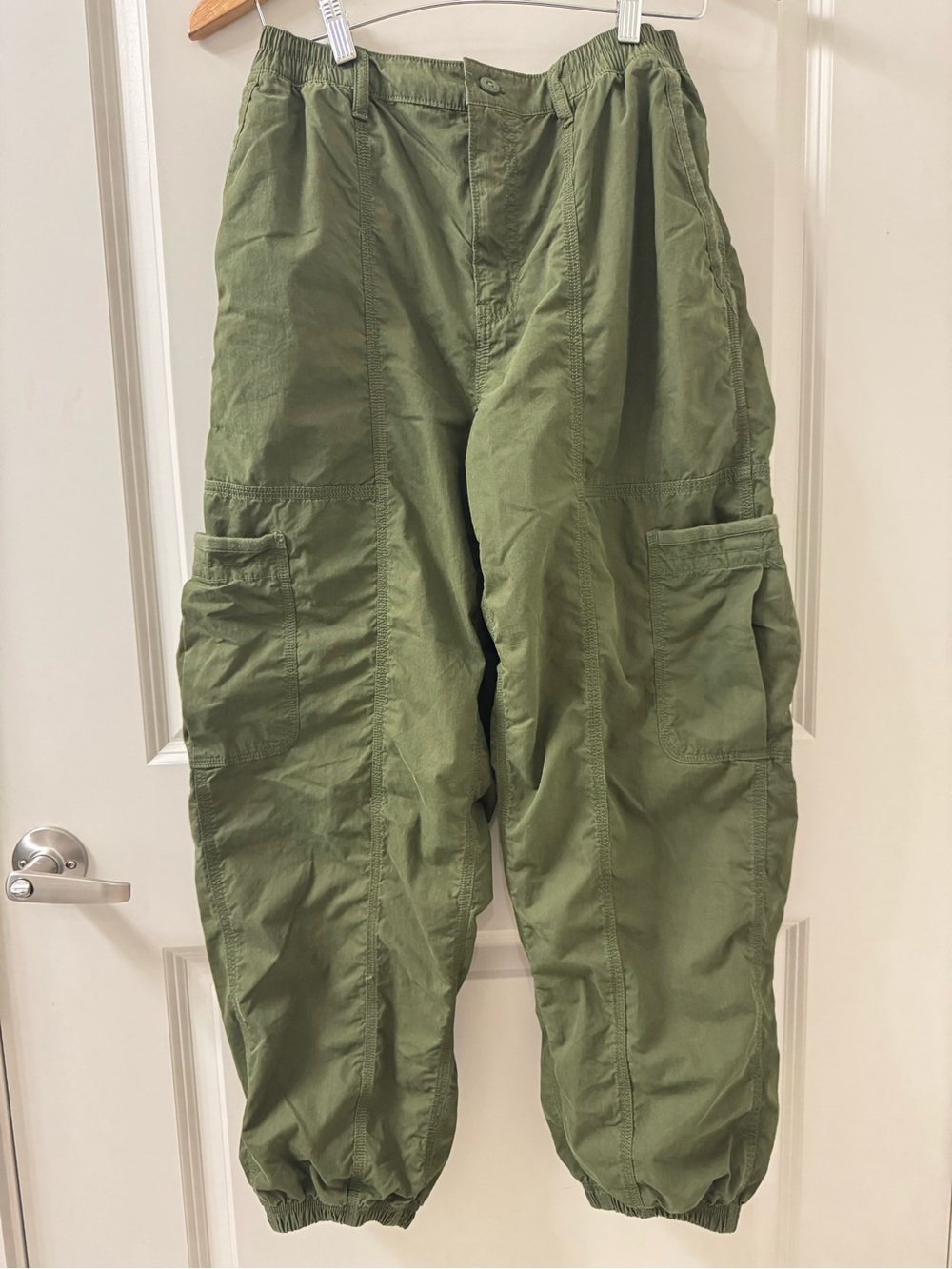 Aritzia TNA Womens Squad Pocket Cargo Saville Parachute Pants Green Medium